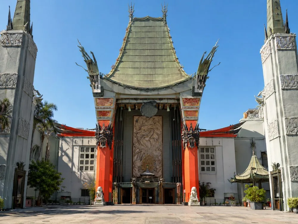 Die pagodenartige Fassade des Chinese Theatre und sein Vorplatz